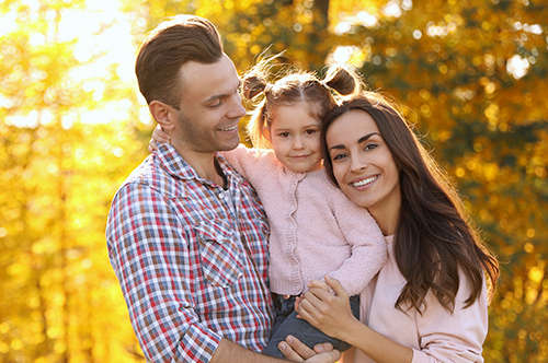 Image Text: 500x332_0014_Happy family with little daughter in park. Autumn walk